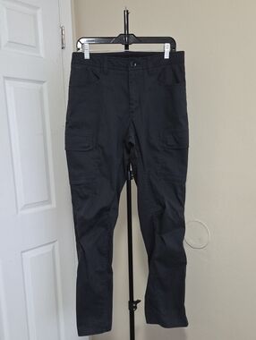 Under Armour Men's Black Cargo Pants with Multi-Pocket Design